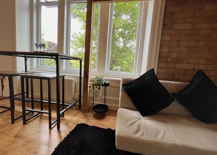 Flat 14, 10 St John'S