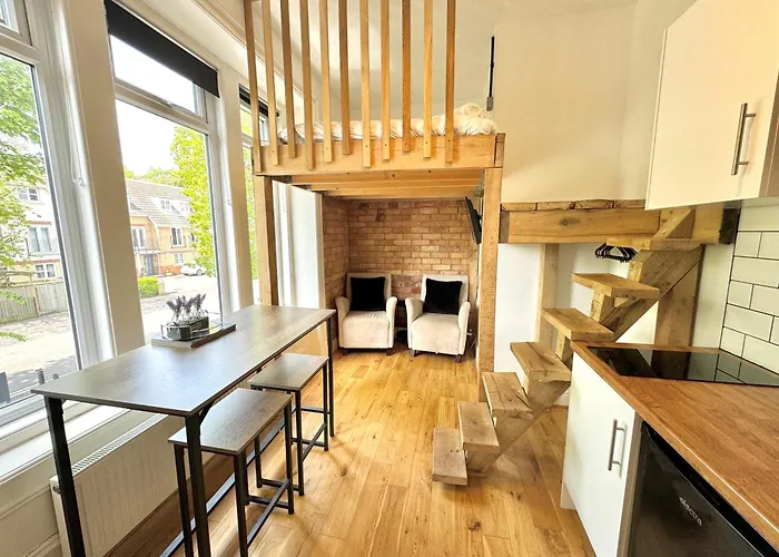 Flat 14, 10 St John'S